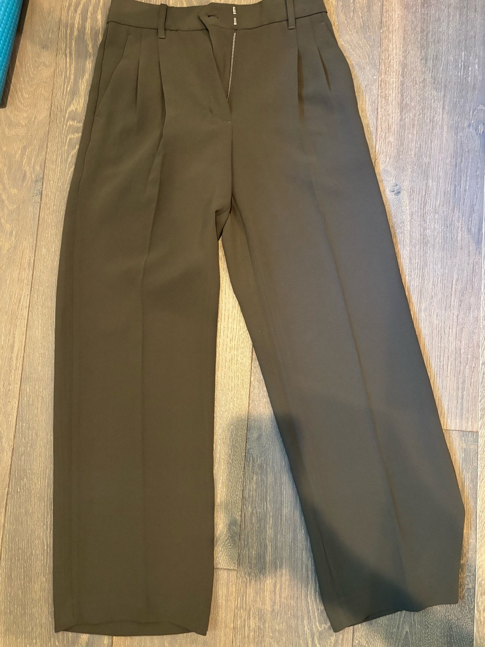 Aritzia Effortless Pant - Crepette - Picture 4 of 8